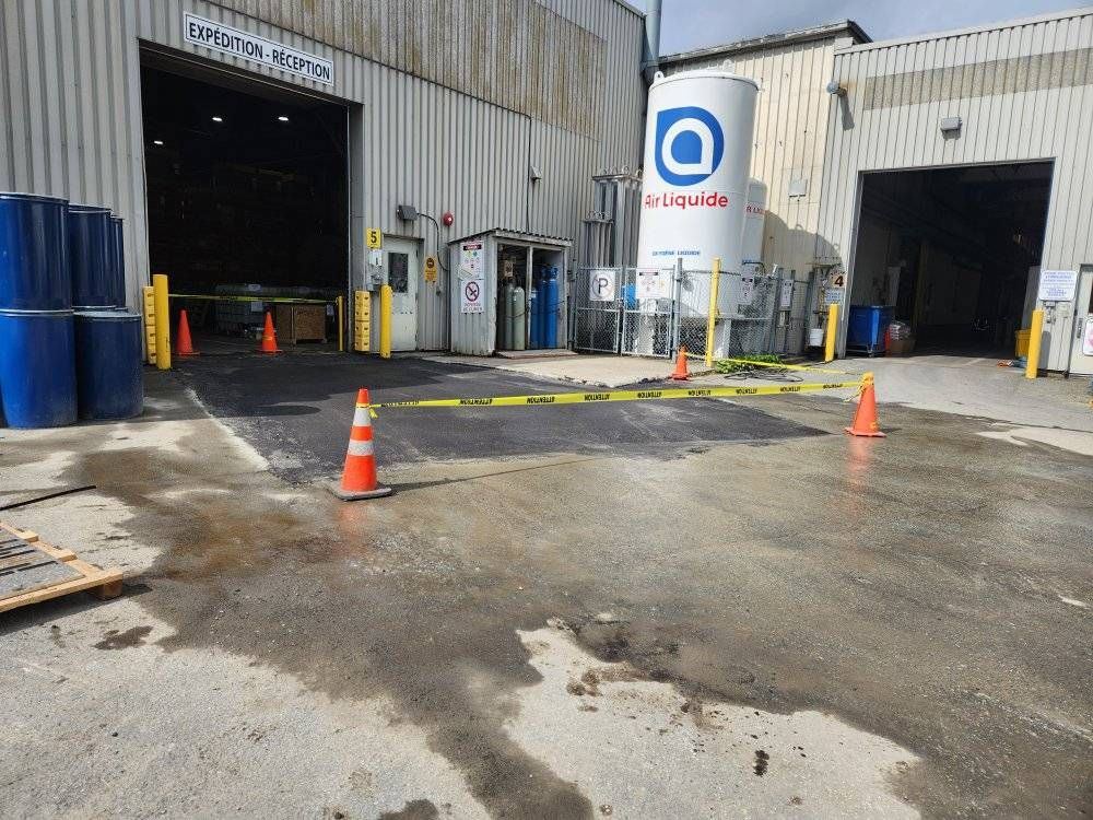 Pavage industriel Air Liquide, asphalte fraîche cour expédition-réception